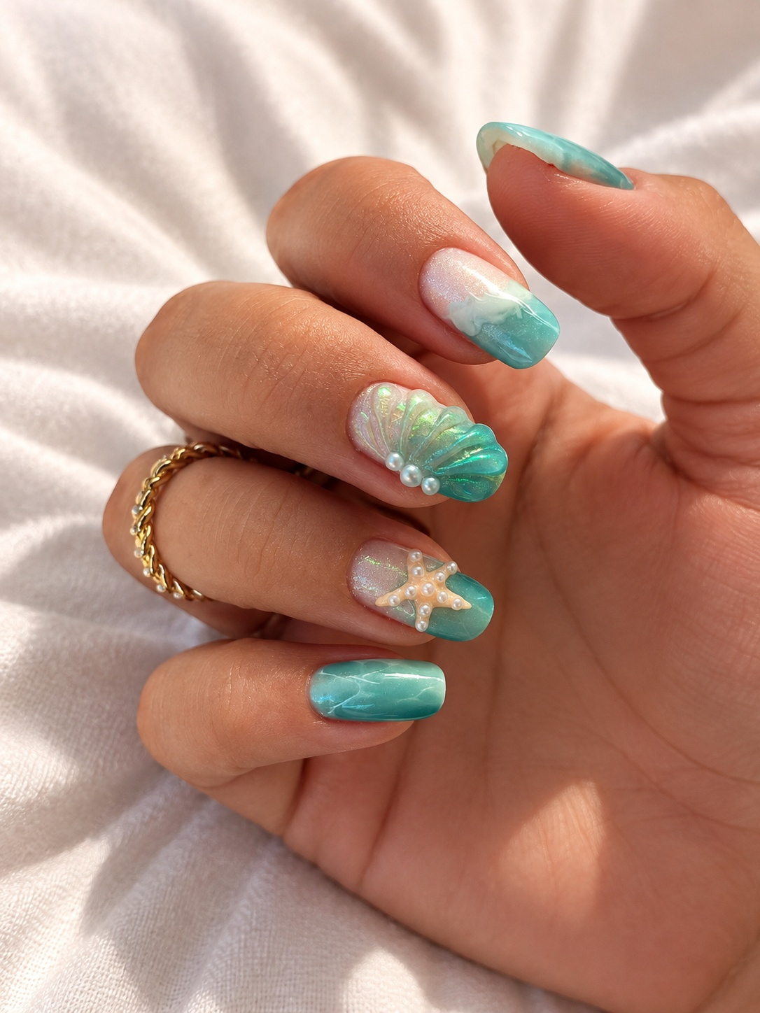 Gainage gel sur ongles naturels et nail art 3D